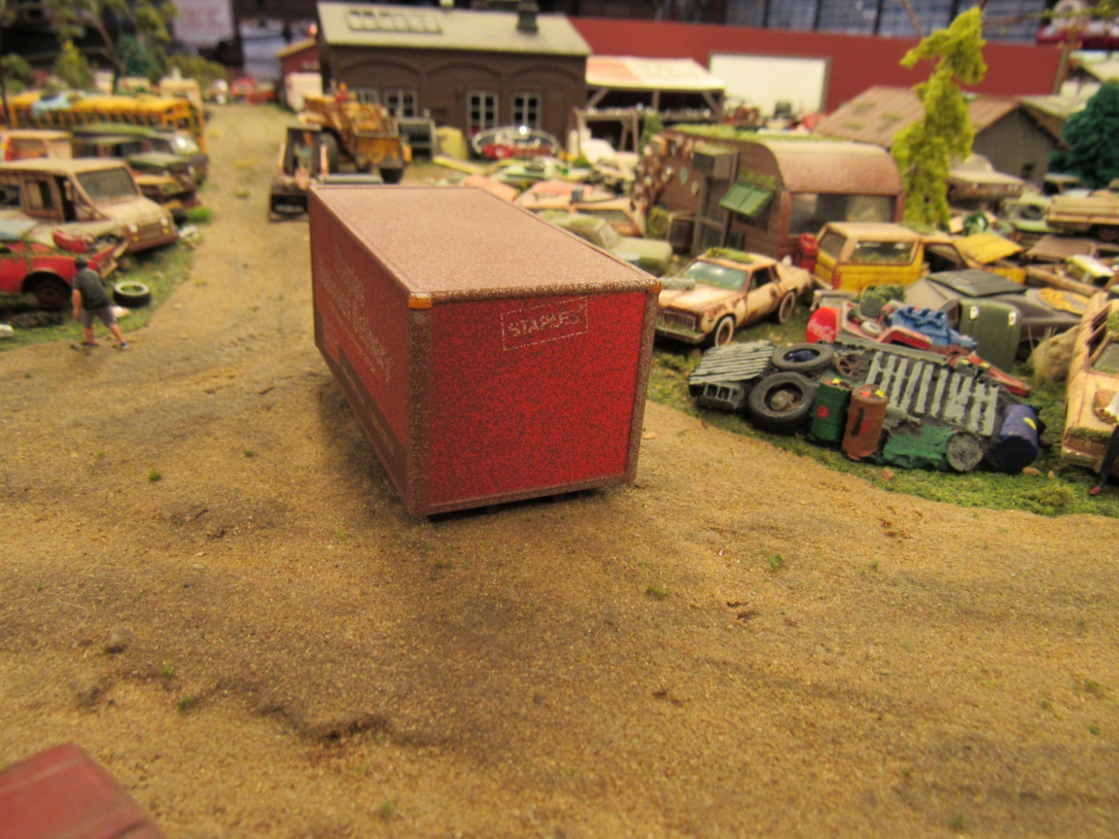 CUSTOM BUILT WEATHERED RUSTY JUNK YARD SEMI TRAILER PARTS CONTAINER 1:64/STAPLES