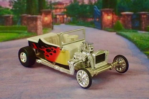 Hot Rod 1923 Ford Model-T Twin Carb Flathead V8 Roadster 1/64 Scale Ltd Edit R