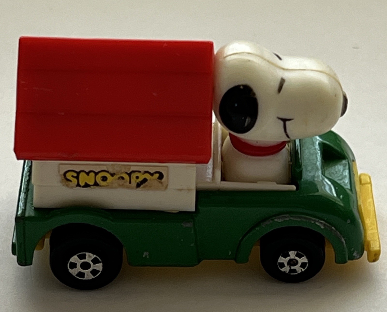 Vintage 1966 Aviva Snoopy Peanuts Mini Doghouse Truck Diecast/Plastic Hong Kong