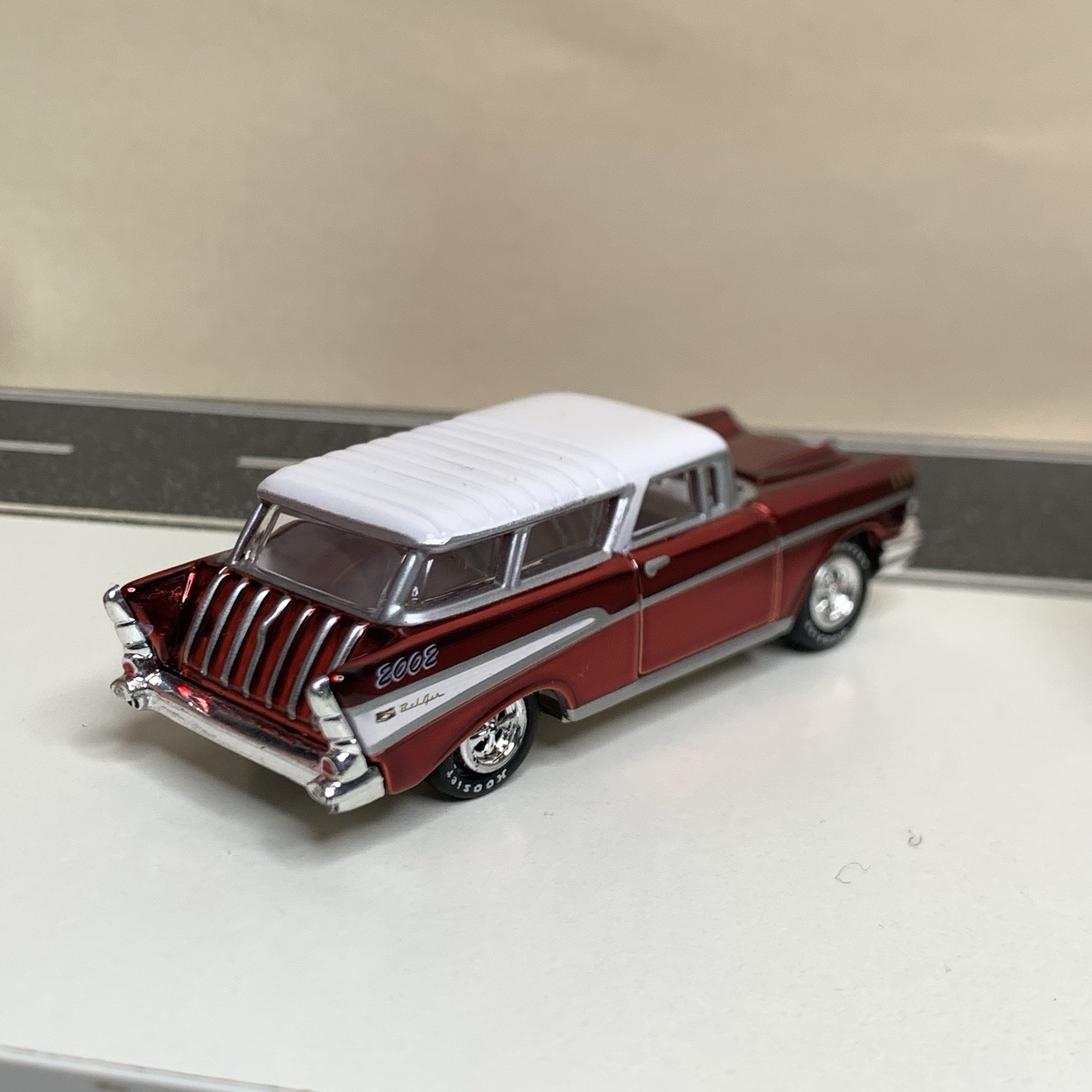 2002 Johnny Lightning Holiday Classics 1957 Chevy Nomad Wagon Red Chrome 1:64 NM