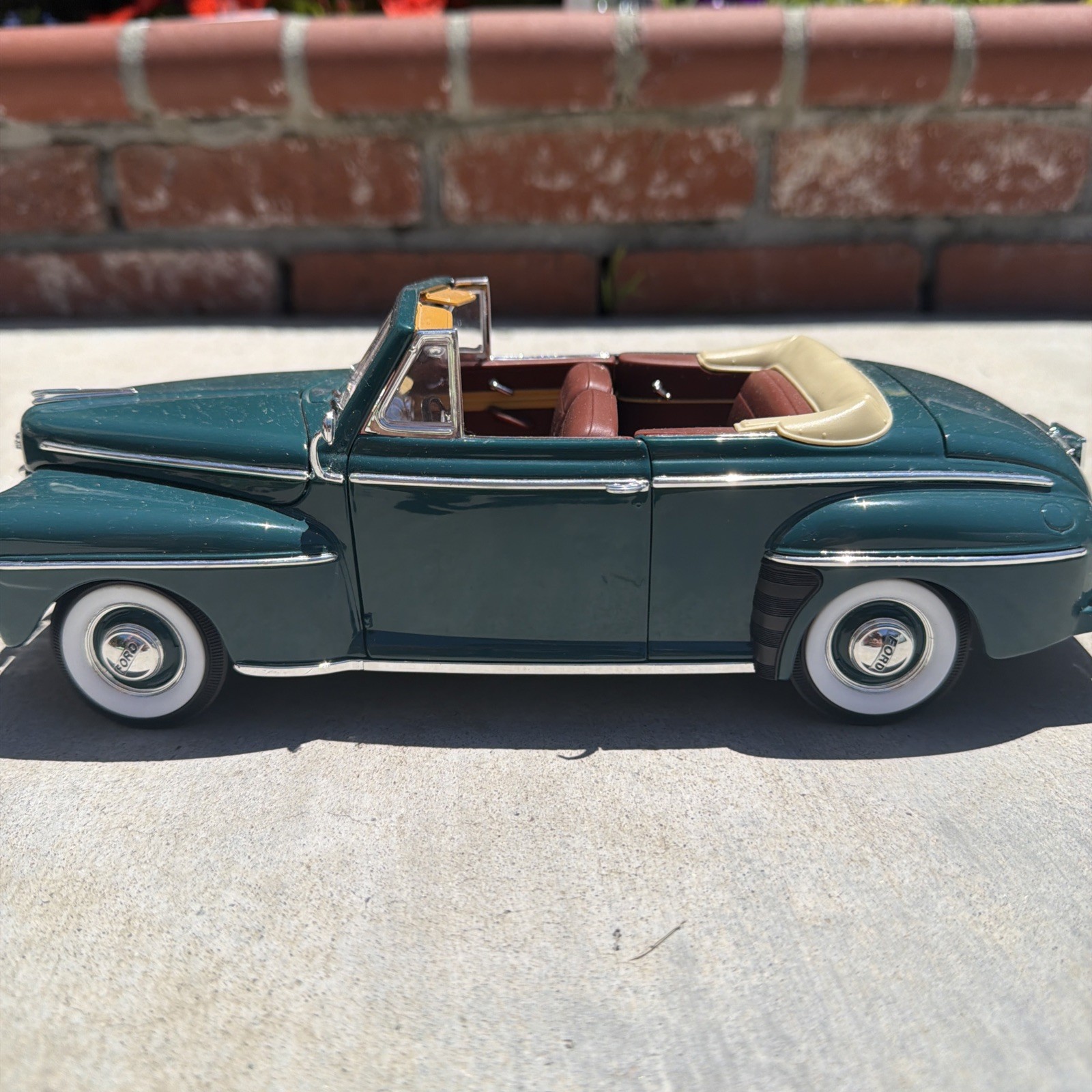 🌟1948 Ford🌟Super Deluxe🌟Convertible 1/18 Diecast🌟Model Road Signature