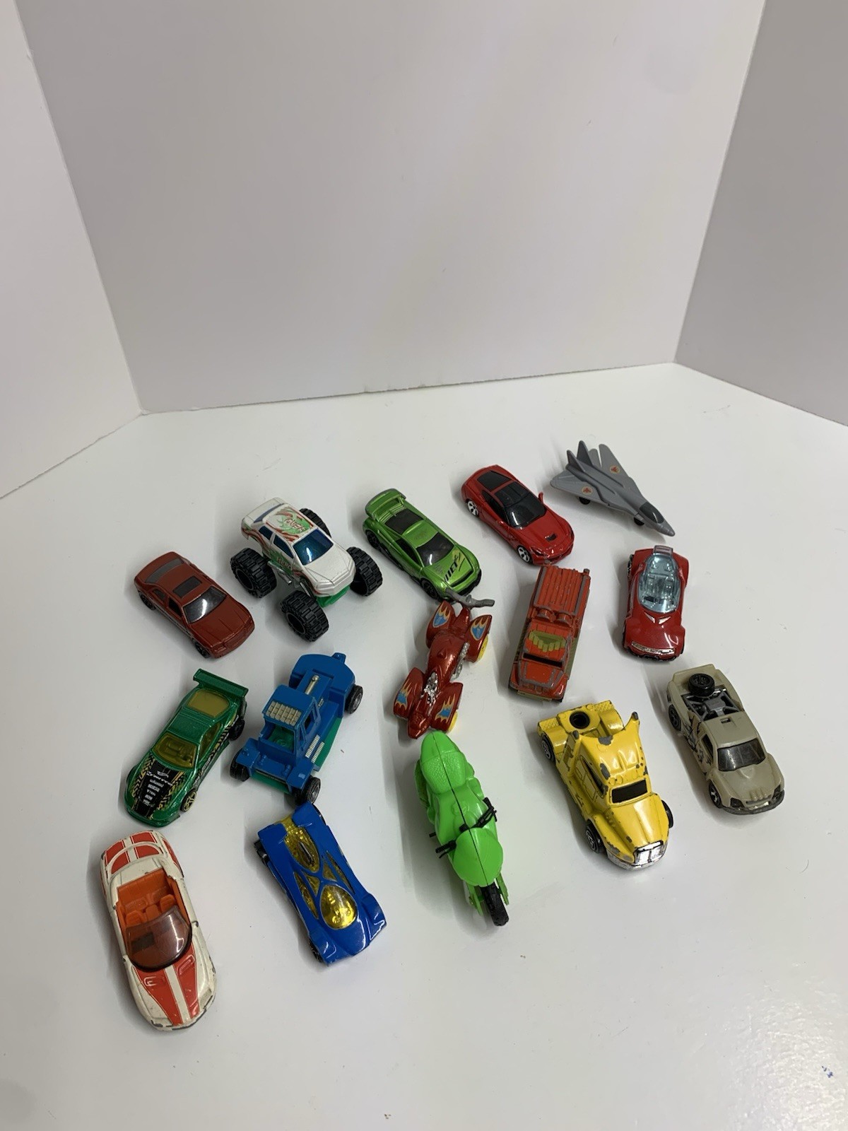 Lot Of 15 Toy Cars Die-cast And Plastic Hot wheels And Other Brands Preowned.