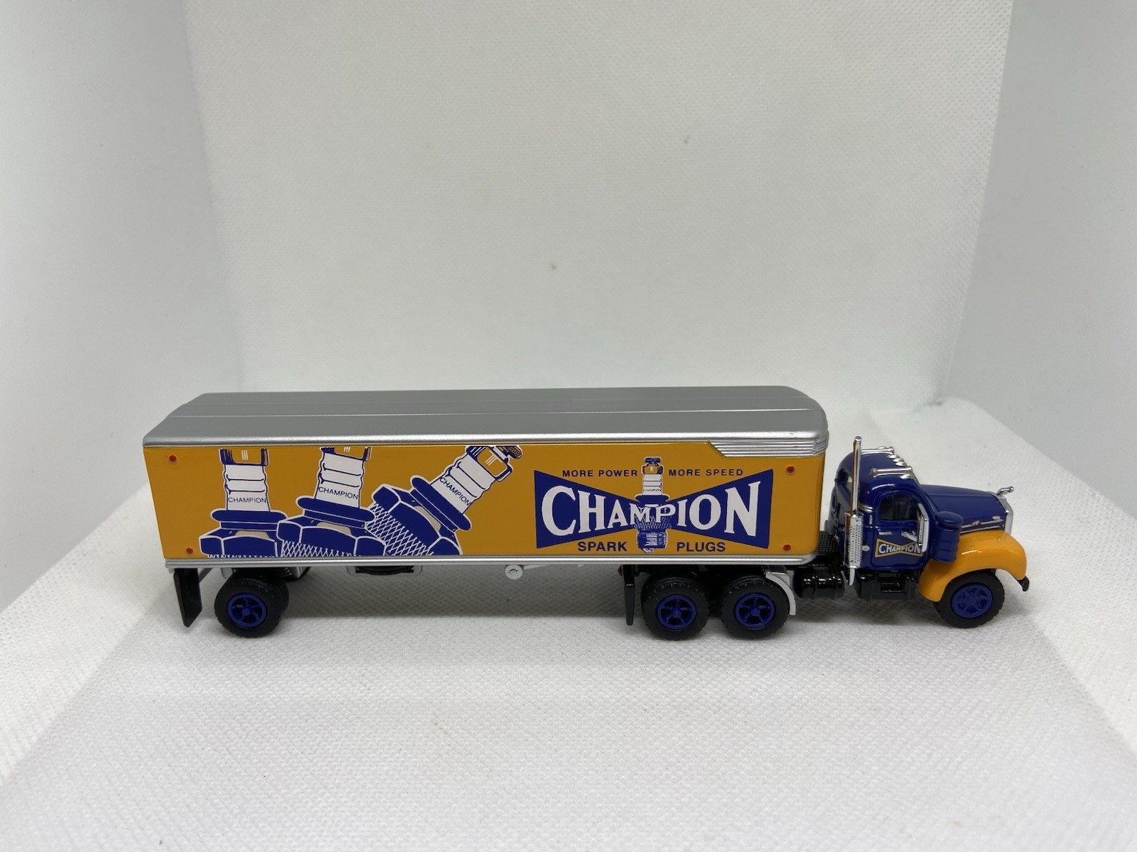 Matchbox-collectible-the champion 1956 mack b61 Tractor Trailer -7 inches 1998