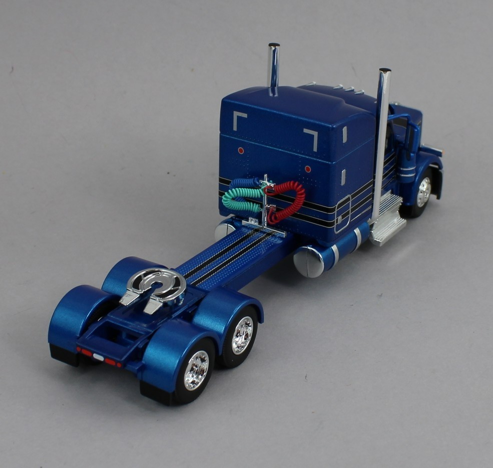 DCP 1:64 *BLUE & BLACK* Peterbilt 589 70″ Midroof w/MISSISSIPPI LP TANKER NIB!