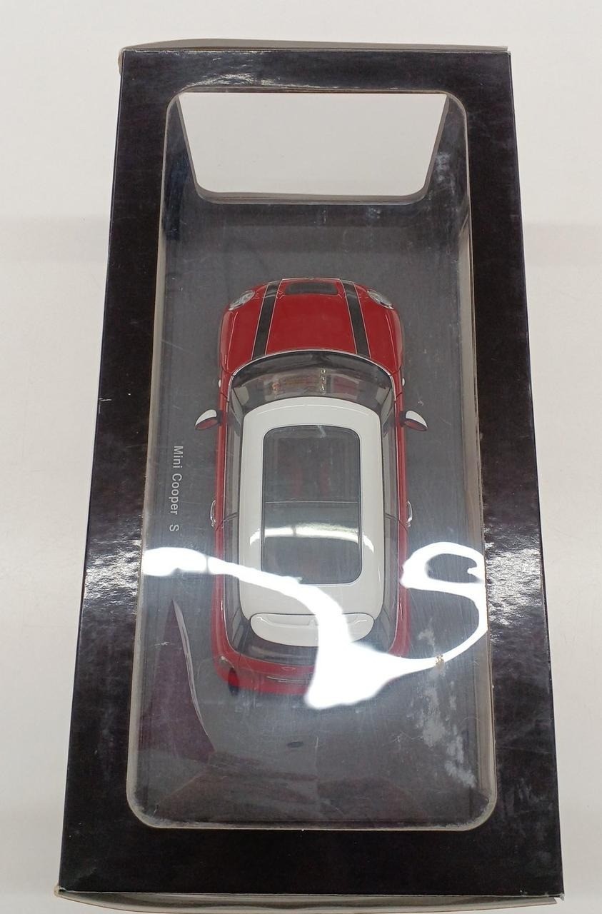 AUTOart Performance 1/18 Mini Cooper S Red White
