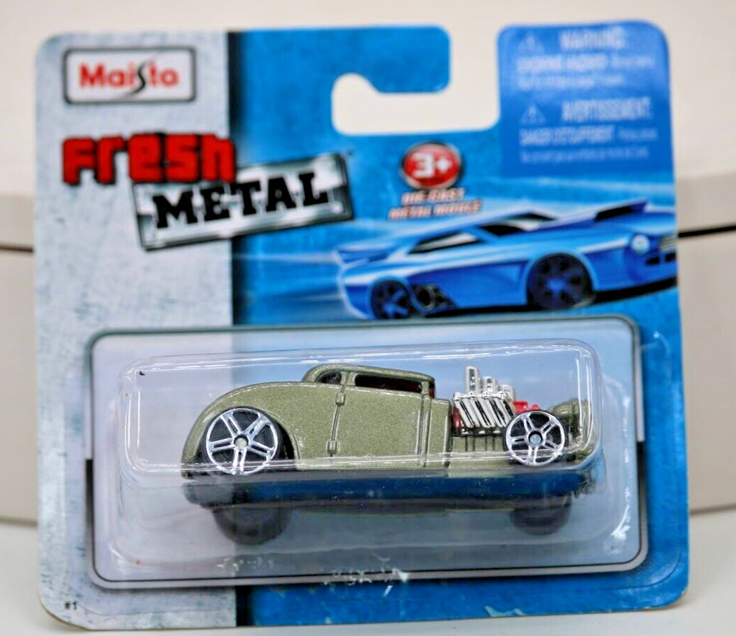 Maisto Fresh Metal Replica 1:64 Diecast NIB Sealed Silver