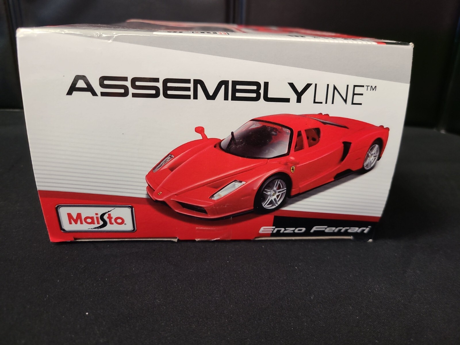 Maisto Assembly Line Enzo Ferrari Red 1:24 Model Car NEW