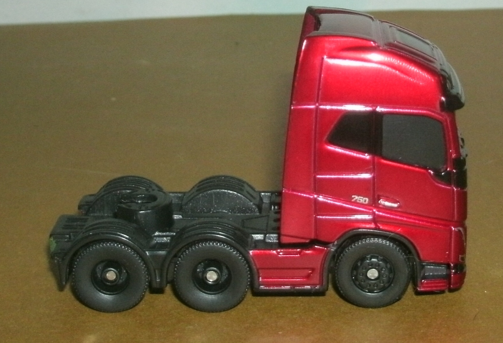 1/87 HO Scale Volvo FH16 750 COE Tractor Unit Diecast Truck Replica – Maisto