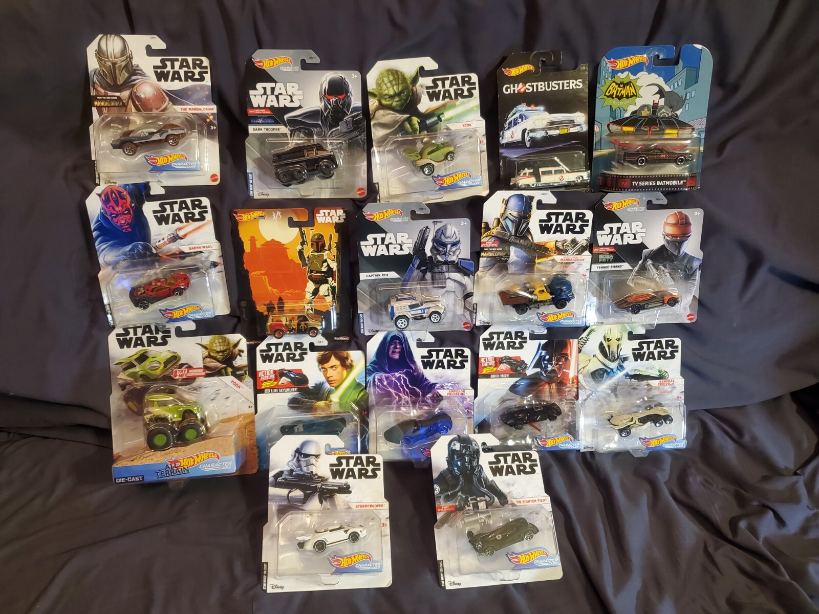 Hot Wheels Star Wars Starships with Stand and Character Cars – Choose one