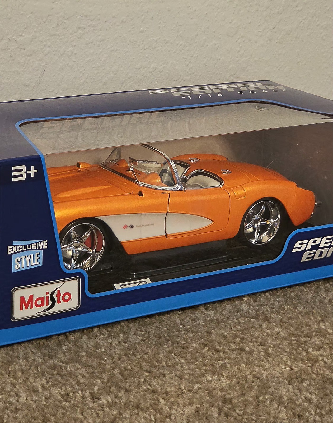 1957 Chevy Corvette Roadster Orange/White Special Edition Maisto 1:18 Diecast