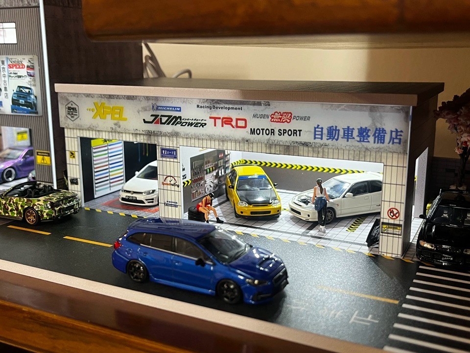 Diorama 1/64 Die-Cast Car Garage Model LED Car Display Collection Scene Gifts US