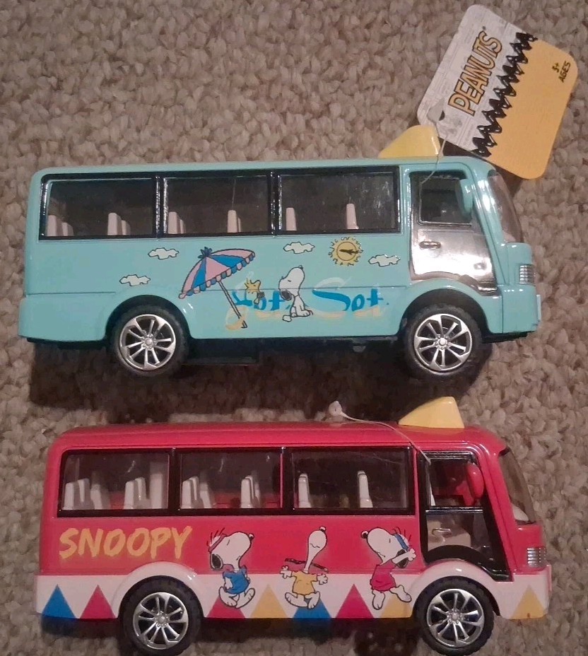 Peanuts Snoopy Diecast Pull-Back Bus Lot Of 2 Pink & Light Blue Charlie Brown