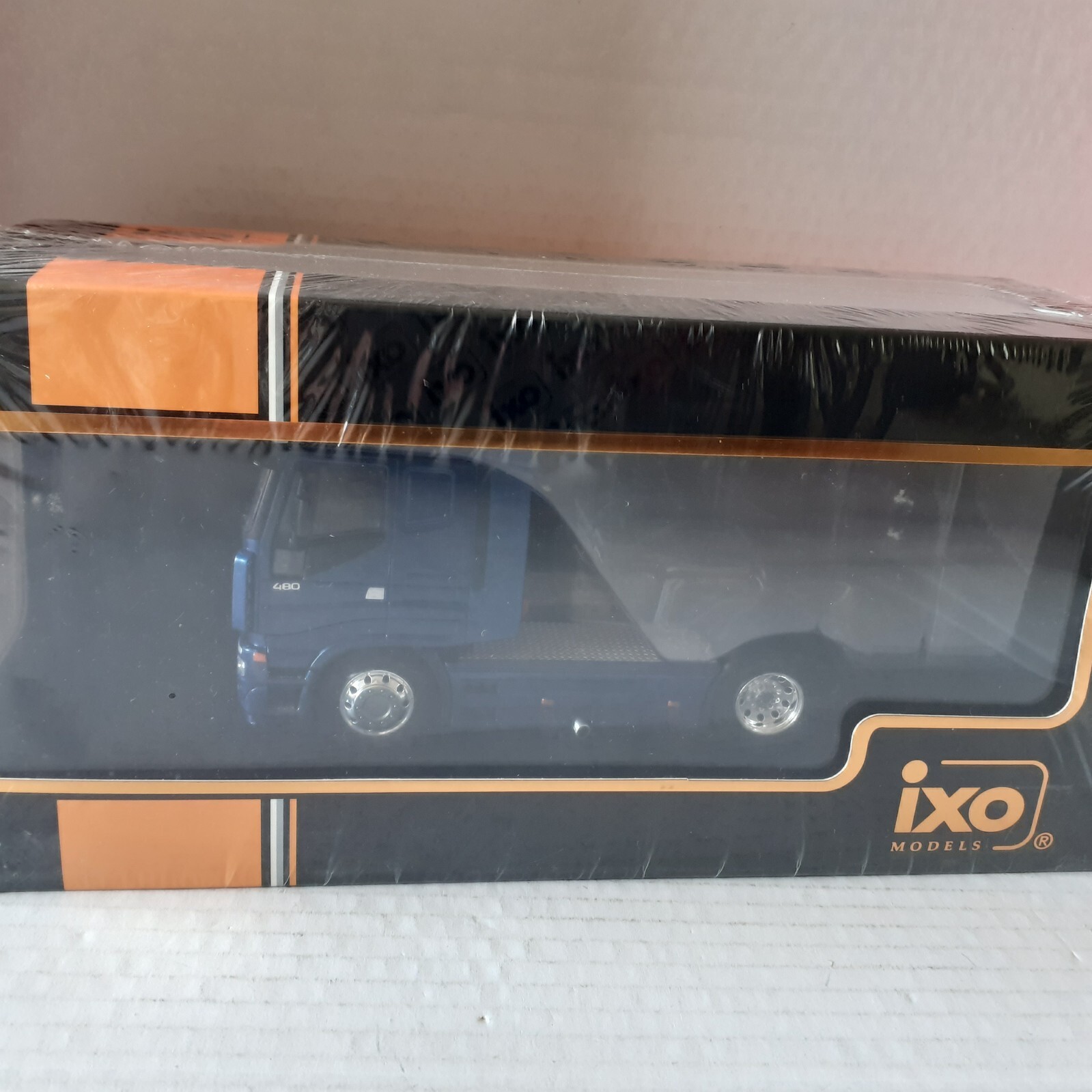 IXO TR031 IVECO STRALIS 2012 – TRACTOR UNIT – BLUE – 1.43