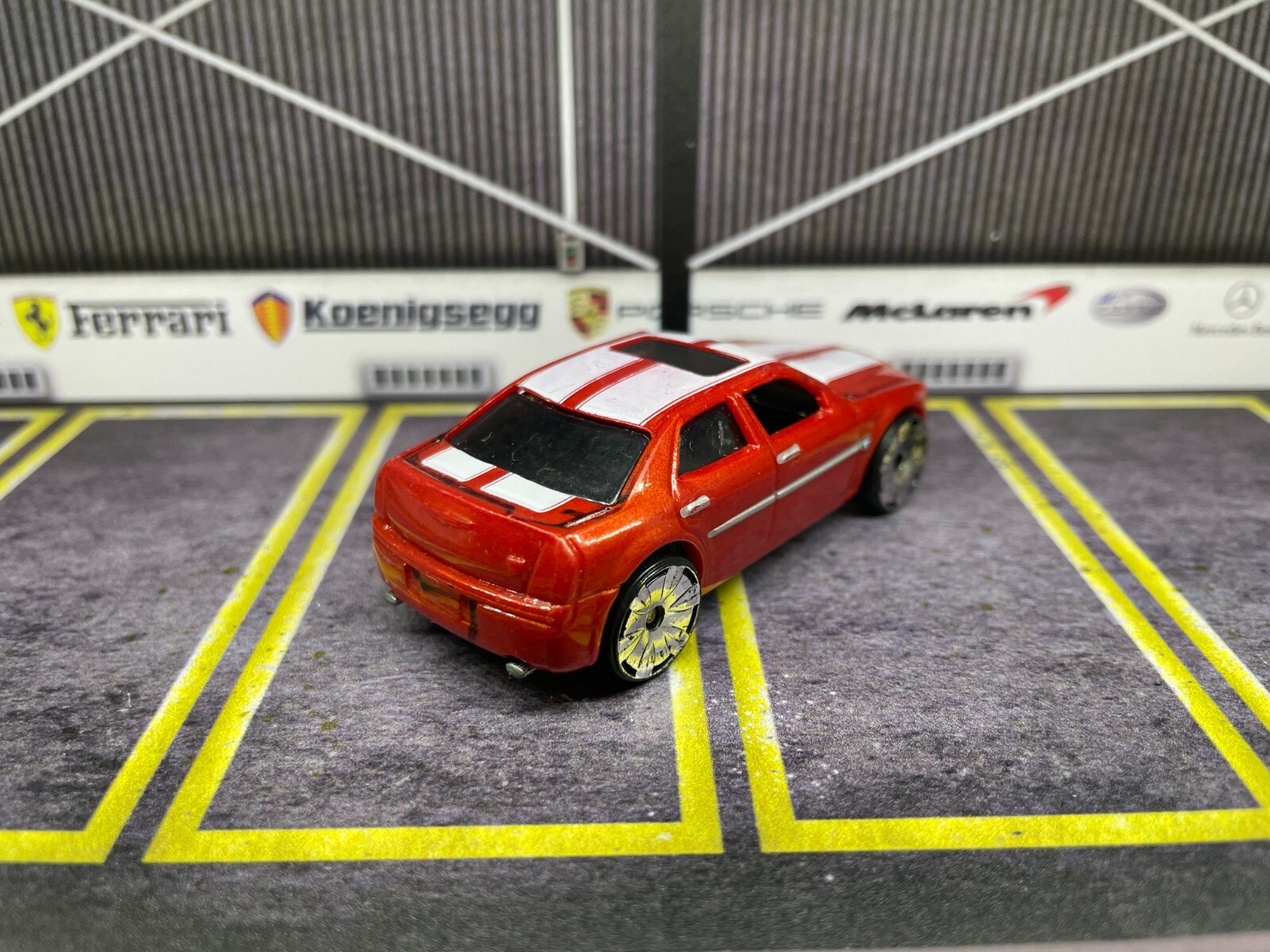 HOT WHEELS CHRYSLER 300 C HEMI RED ORANGE WHITE STRIPE MALAYSIA 1:64 20