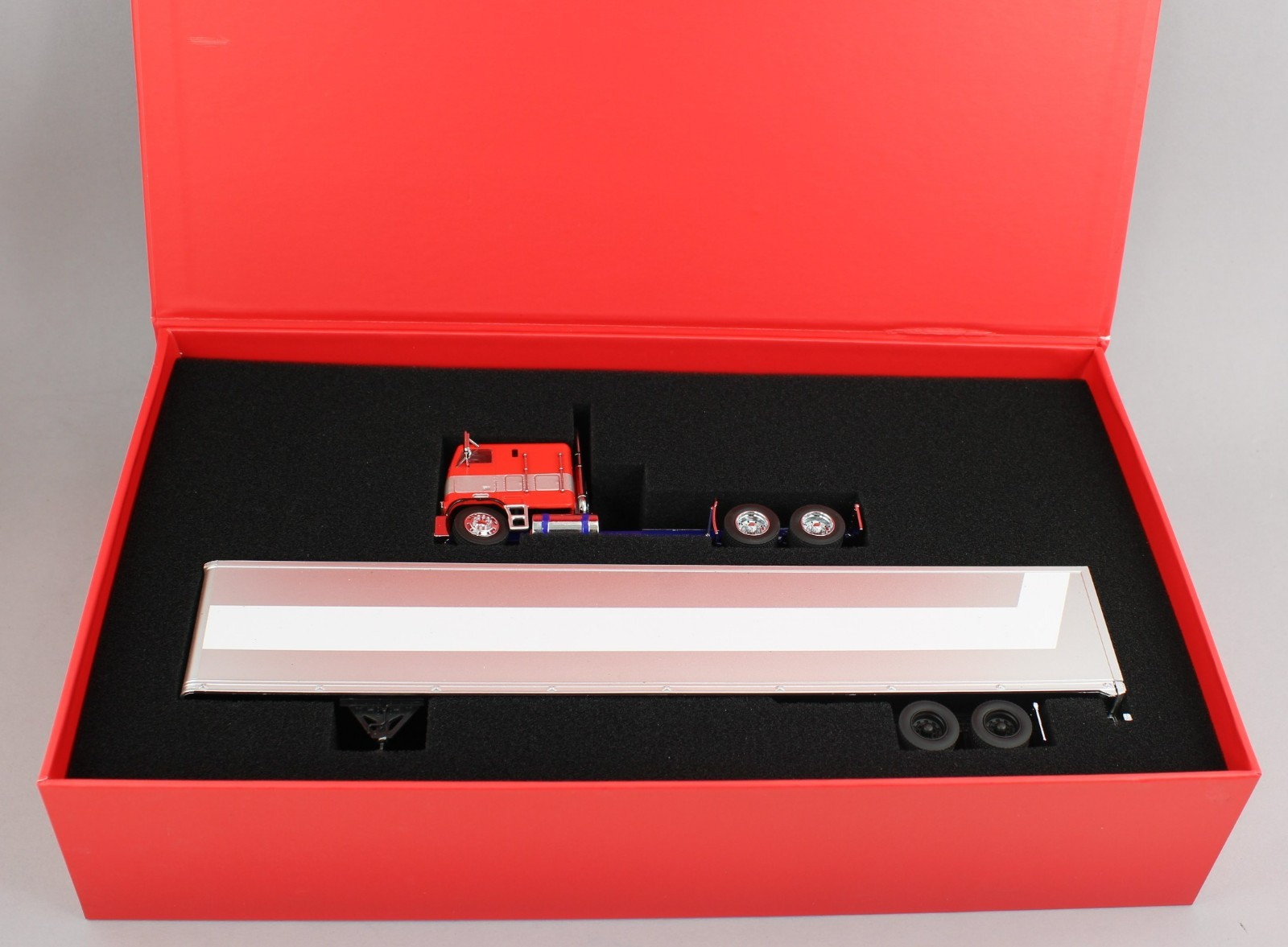1:64 *596 Models* TRANSFORMERS Optimus Prime Freightliner COE Semi *NIB*