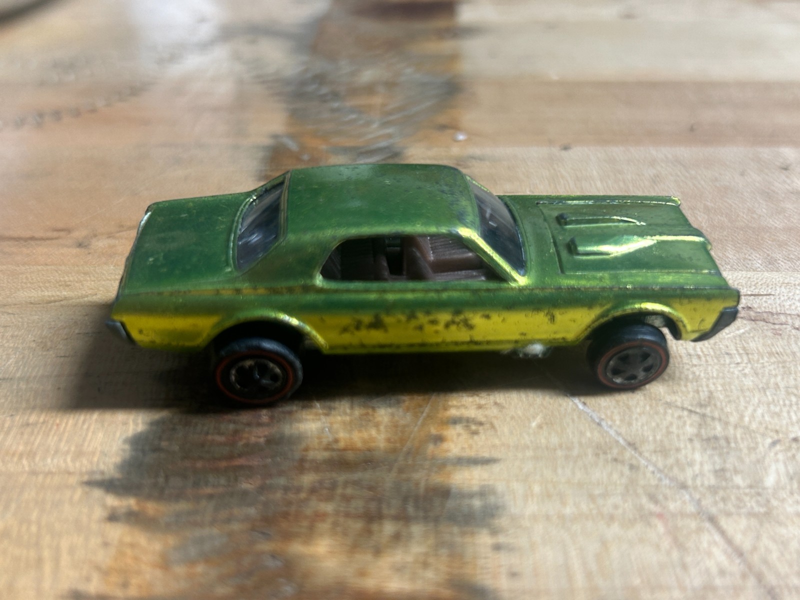 Hot Wheels Custom Cougar Small Tank – Antifreeze Yellow Green – Red Line