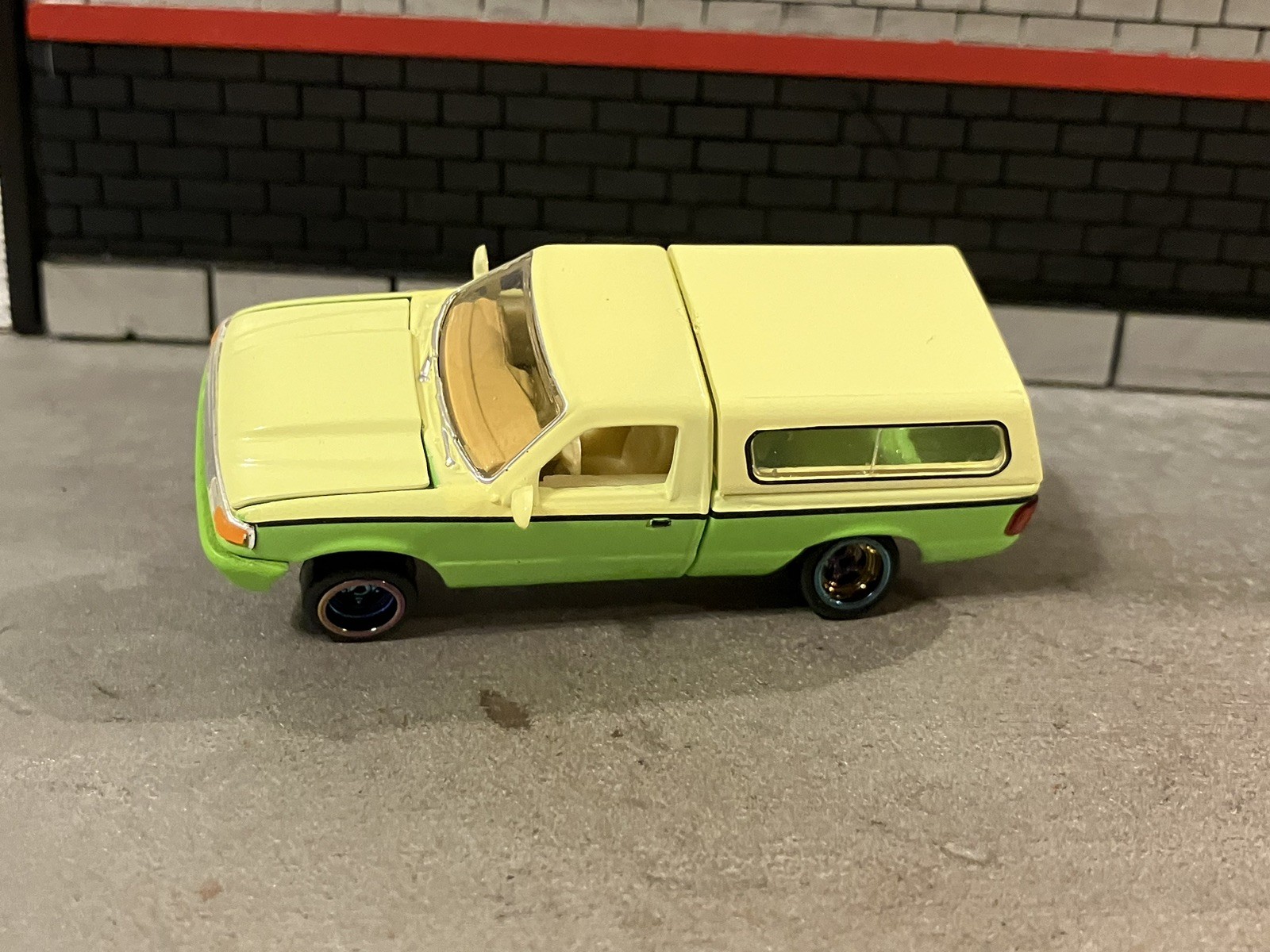 1995 Ford Ranger Lowrider 1/64 Scale Custom M2 Machines Diecast Car 3 Wheel Pose
