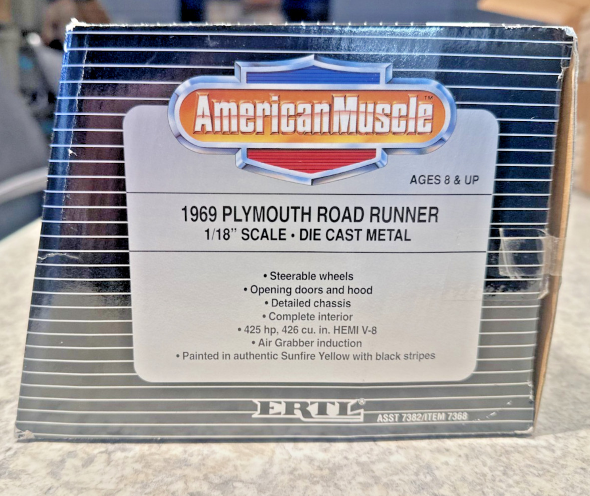 American Muscle 1969 Plymouth Road Runner – Yellow -1:18-Made 1993-Diecast- New