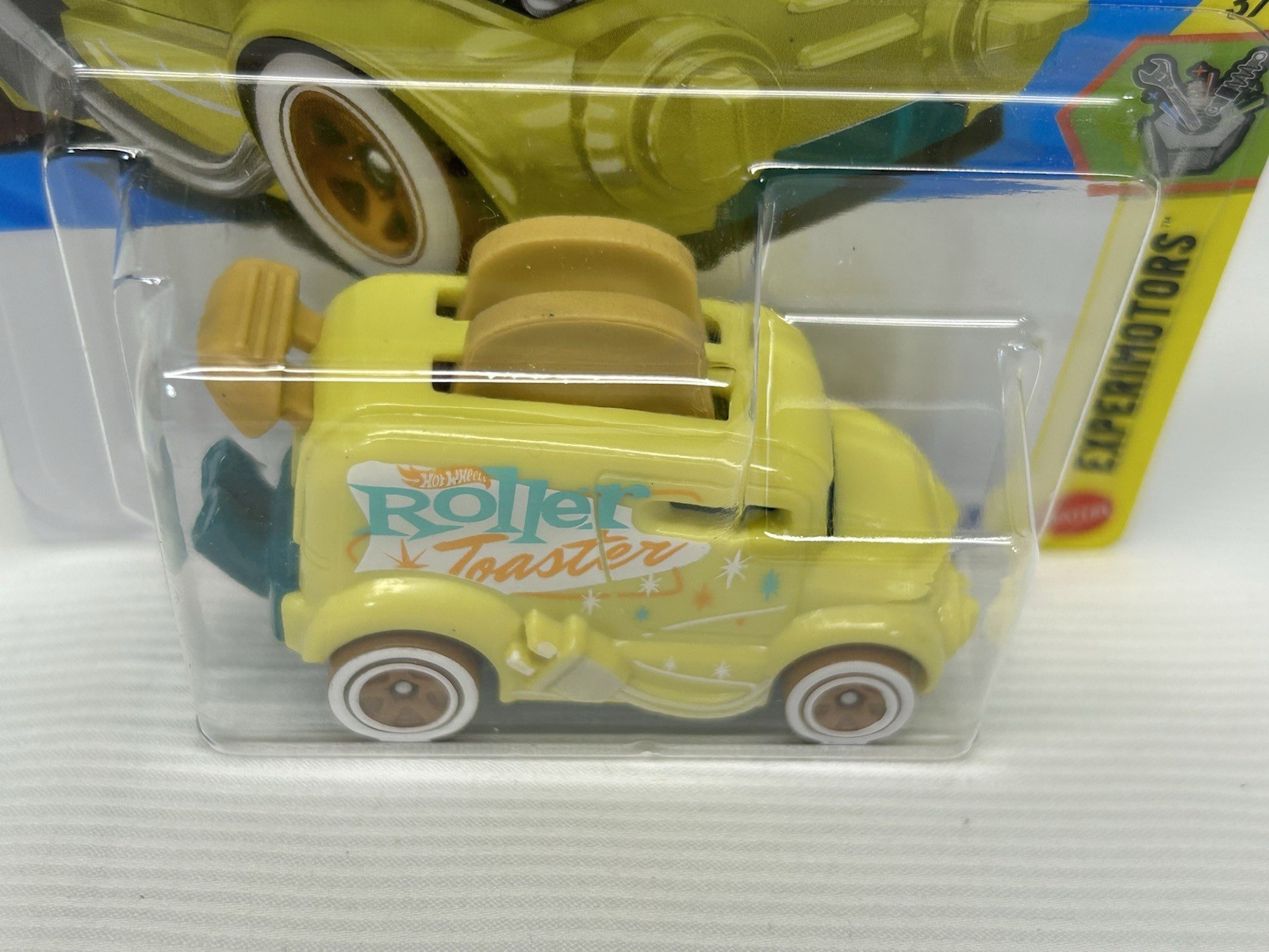 Hot Wheels Roller Toaster #39 Experimotors 3/5 Yellow New 2026