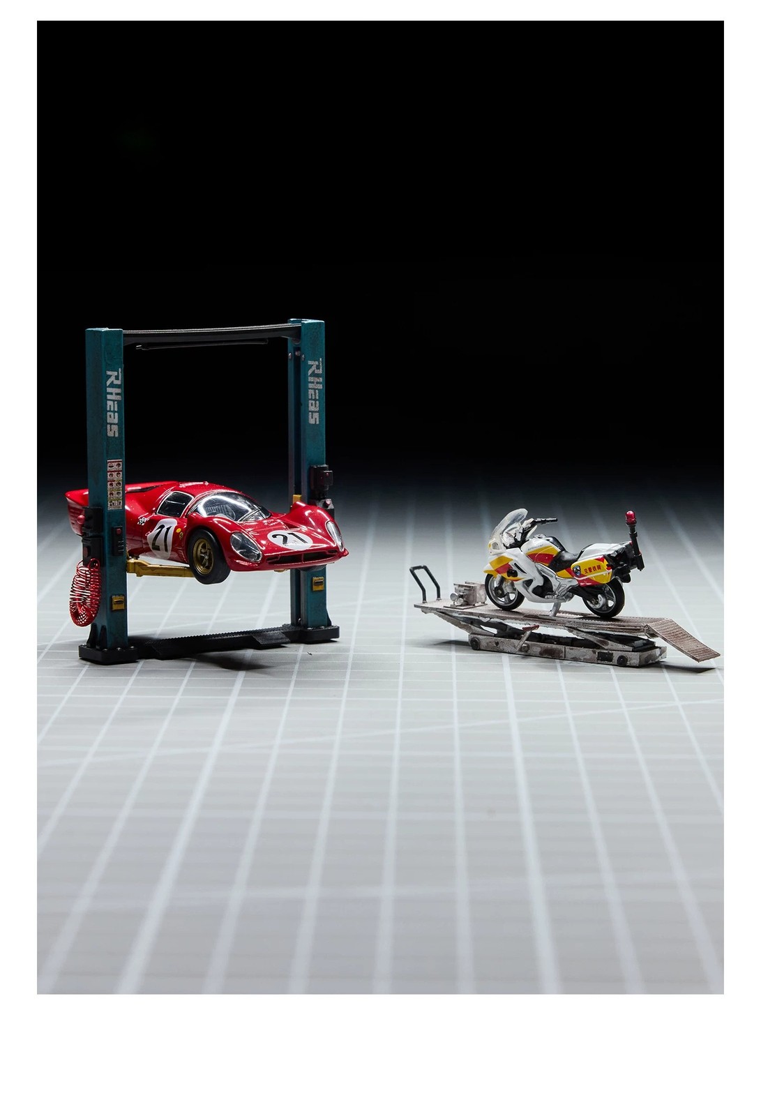 Diorama 1/64 Auto Repair Shop Miniature Scene Model Car Motorcycle Gantry Lifter