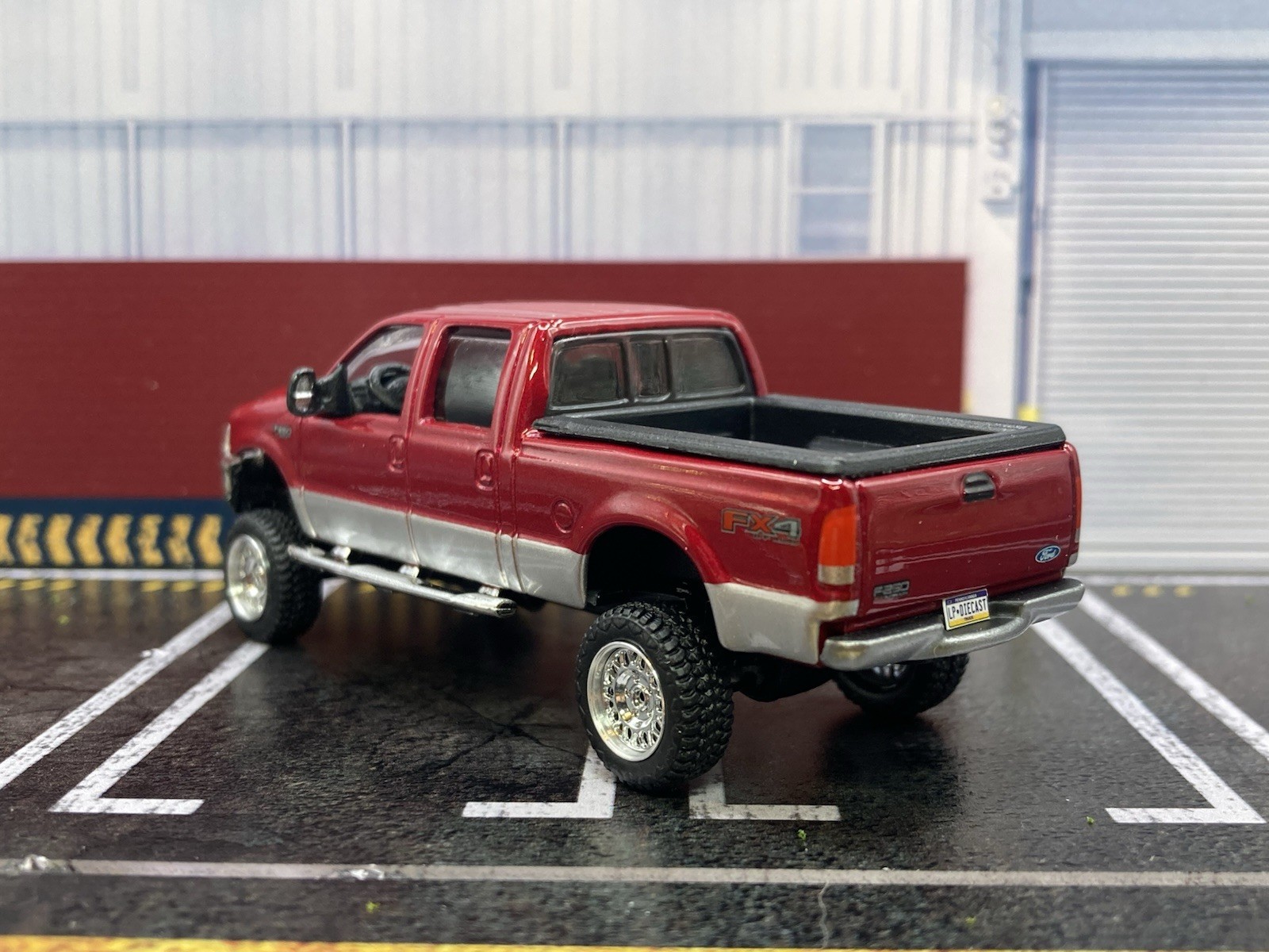 2004 Ford F-250 Super Duty Lifted 4×4 Truck 1/64 Diecast Custom Off Road Pickup