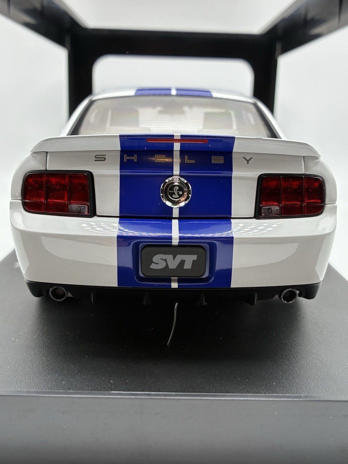 1/18 AUTOart 2005 Ford Mustang Shelby Cobra GT500 Concept White Blue Stripes