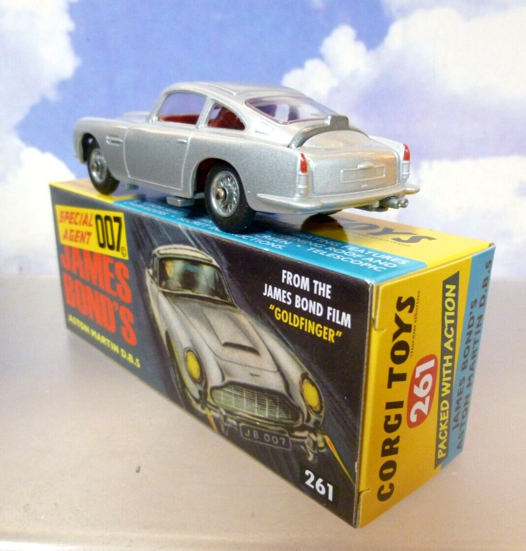 CORGI TOYS 1/46 JAMES BOND 007 GOLDFINGER 1963 ASTON MARTIN DB5 SILVER RT26101S