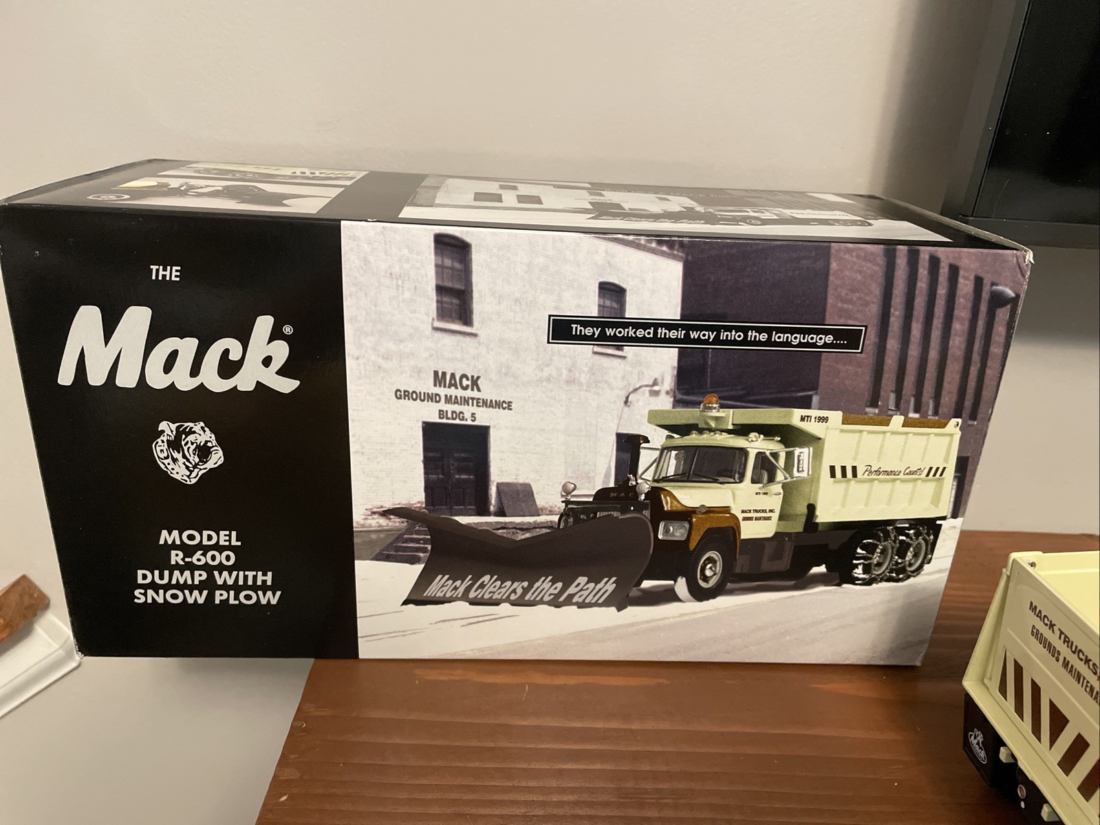 First 1st Gear 1/34 Scale MACK-R MODEL R-600 Dump Truck With Snow Plow Diecast