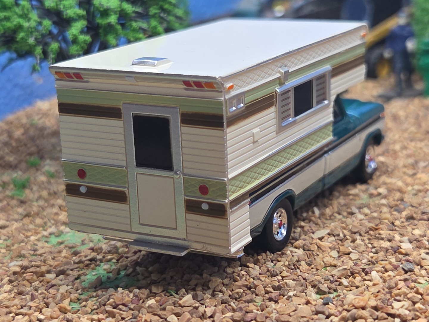 GREENLIGHT 1978-79 4×4 Ford F-250 XLT Lariat Truck 1:64 CAMPER Farm Ertl 1979