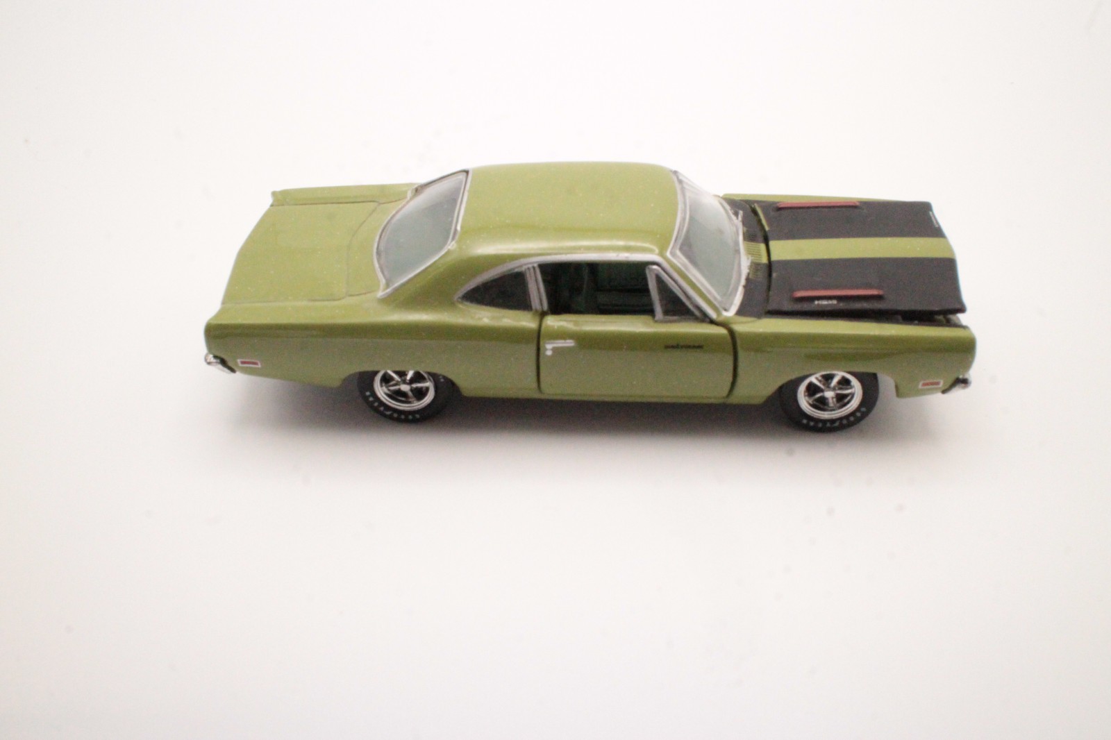 M2 Machines 1969 Plymouth Road Runner F8 Ivy Green Black Stripes 1:64 Loose