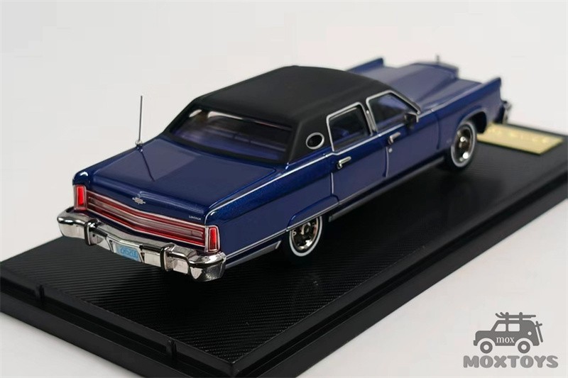 Turning Crush x SunStar 1:64 1979 Lincoln Continental Town Car Diecast Model Car