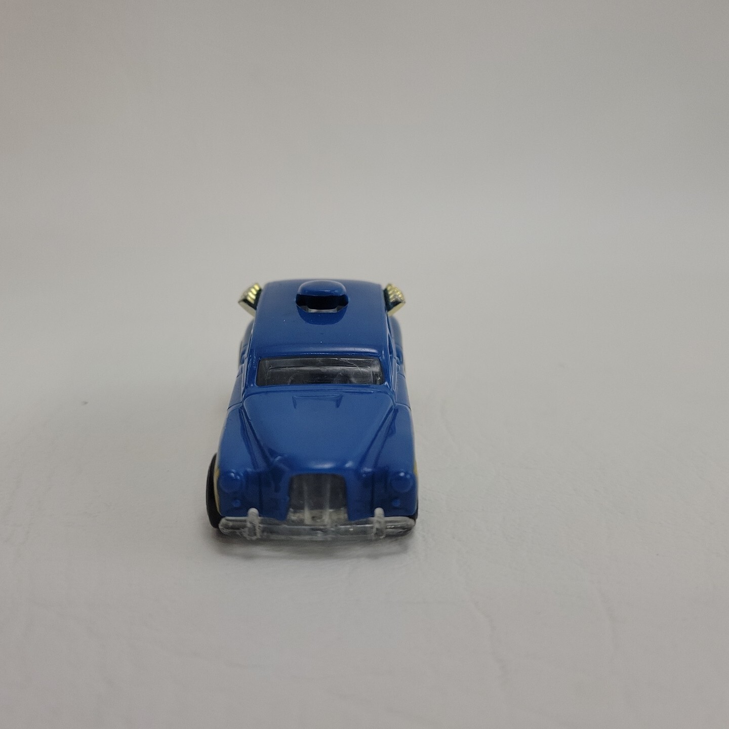 Hot Wheels 2005 Cockney Cab II. Blue, Yellow and White