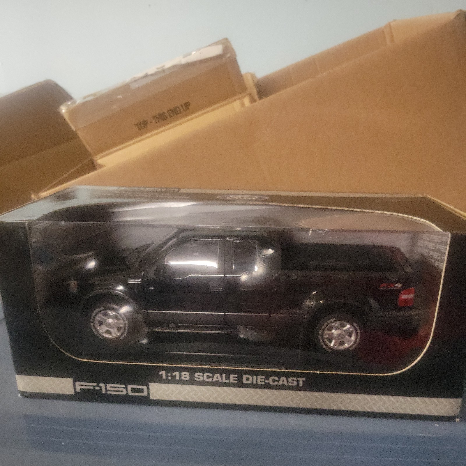 Beanstalk Ford F-150 2004 Black Pickup 1:18 Scale Diecast Collectible Vehicle