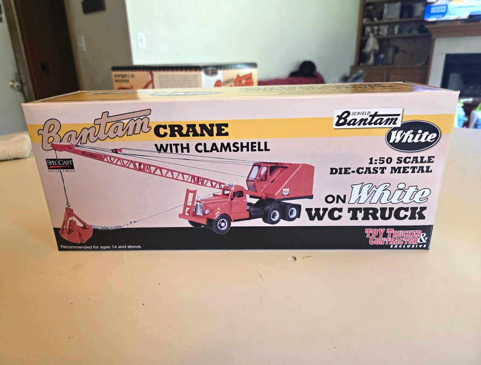 SpecCast Bantam Crane w/ Clamshell on White WC Truck 1:50 Diecast Metal