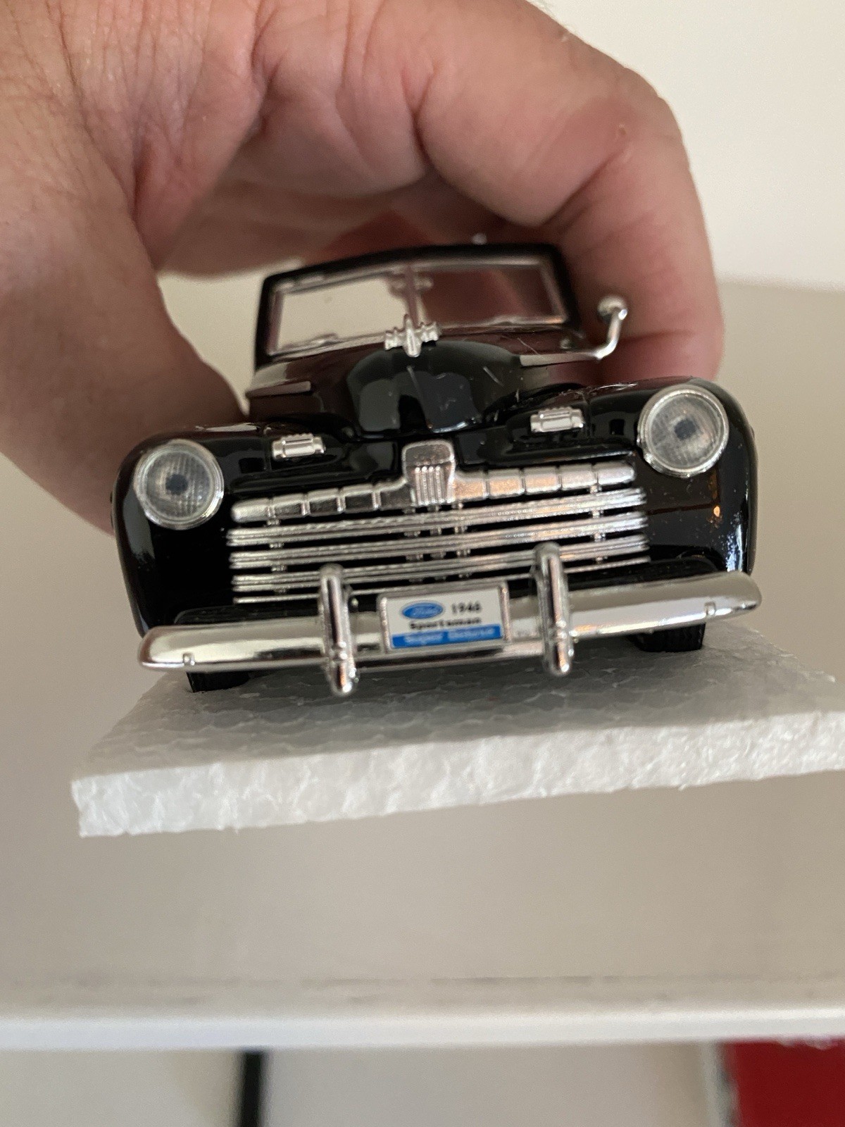 Ford 1946 Super DeLuxe Sportsman Convertible Black/Gold Diecast Model Car