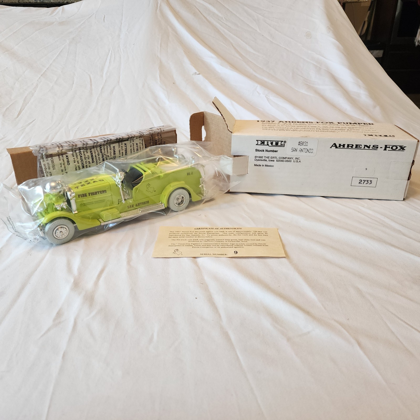 ERTL 1937 DIECAST TEXAS FIRE FIGHTERS SAN ANTONIO #2 ST #2733 #B031 SN# 9