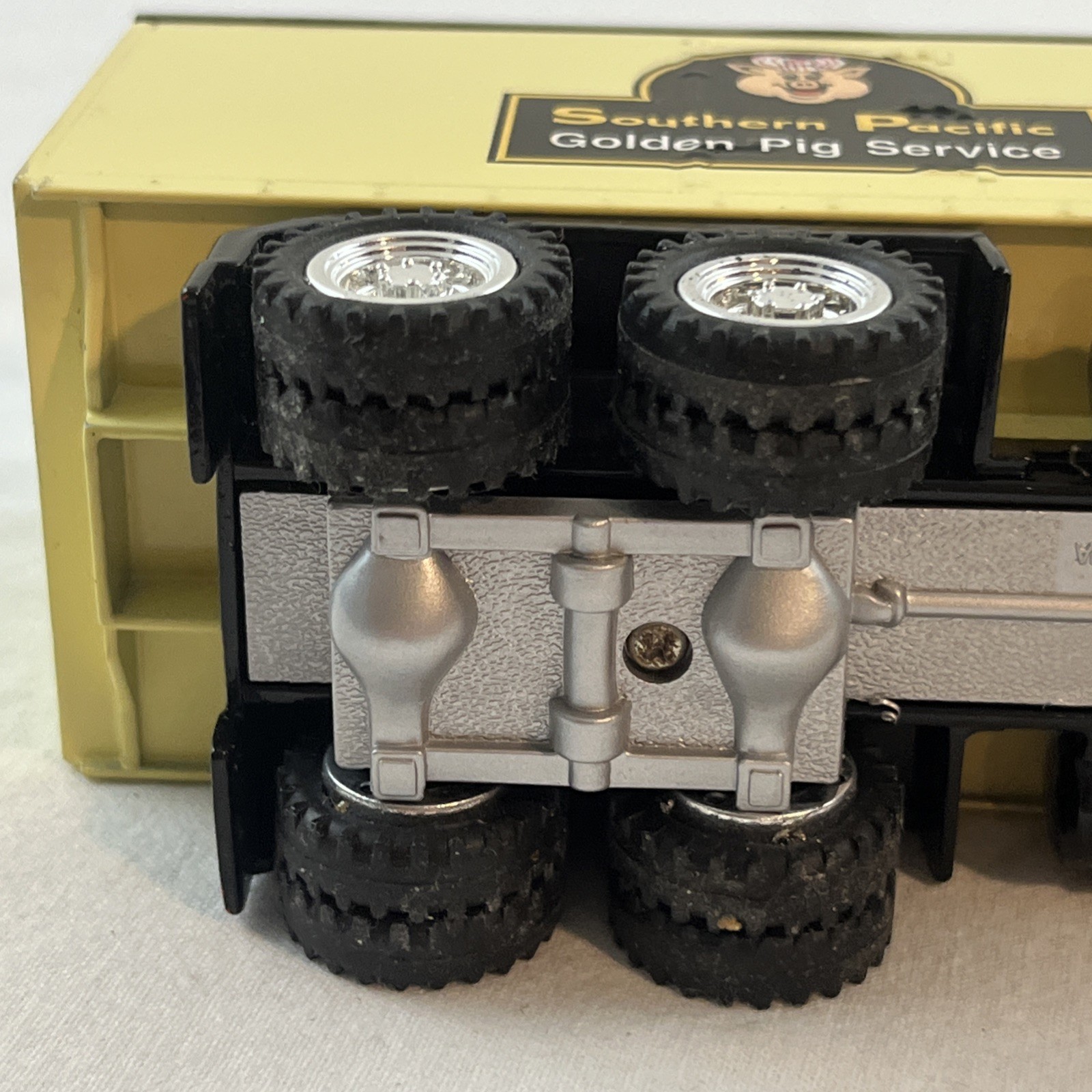 1:43 K Line SPLZ 8675309 Die Cast Kruiser Southern Pacific Golden Pig Service
