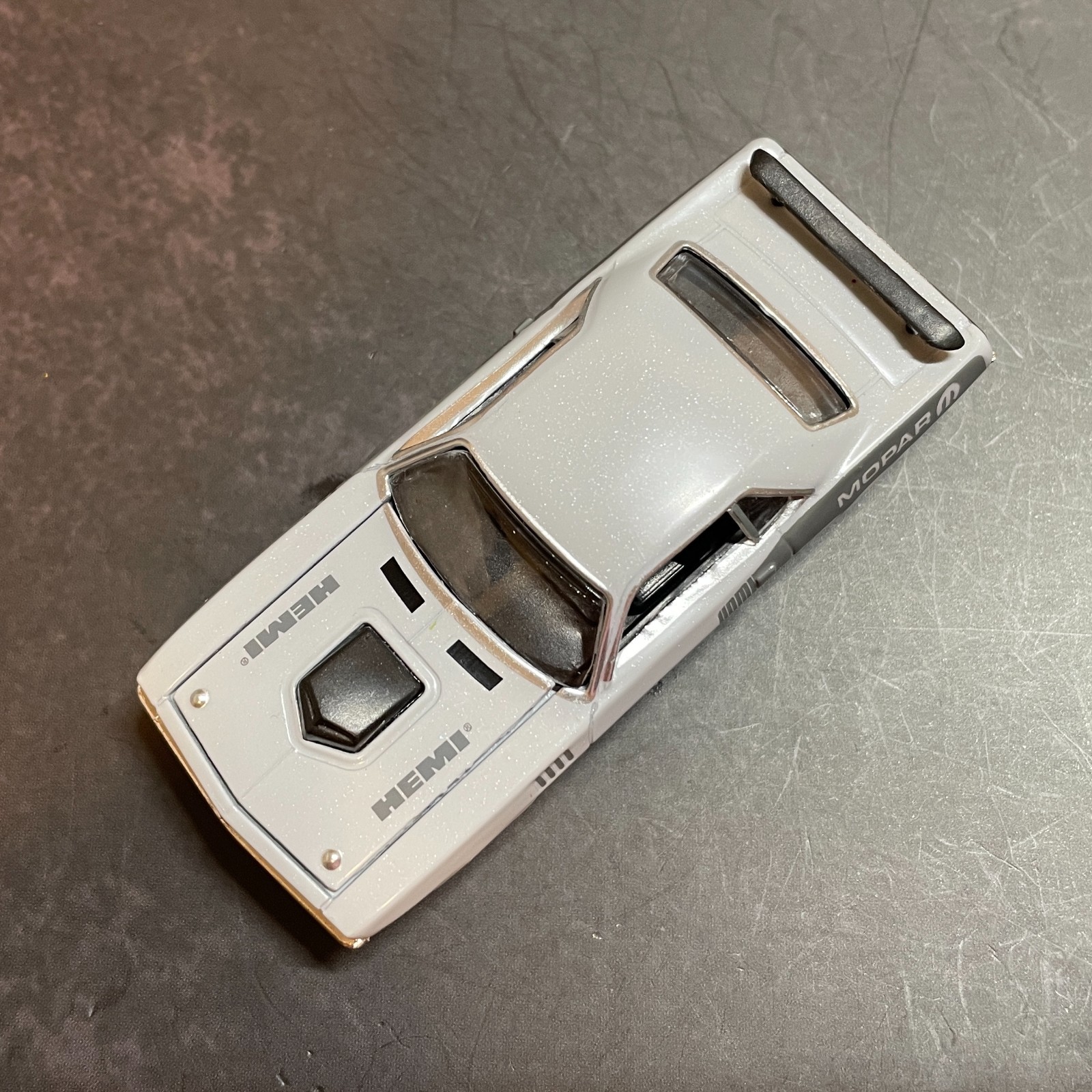 1971 Plymouth HEMI Cuda *light ceramic gray* 1/64 M2 Machines Premium Diecast