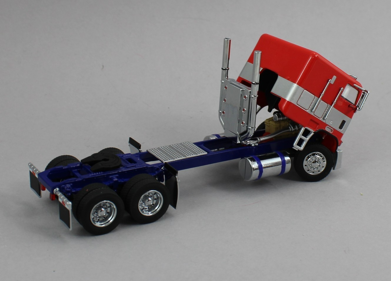 1:64 *596 Models* TRANSFORMERS Optimus Prime Freightliner COE Semi *NIB*