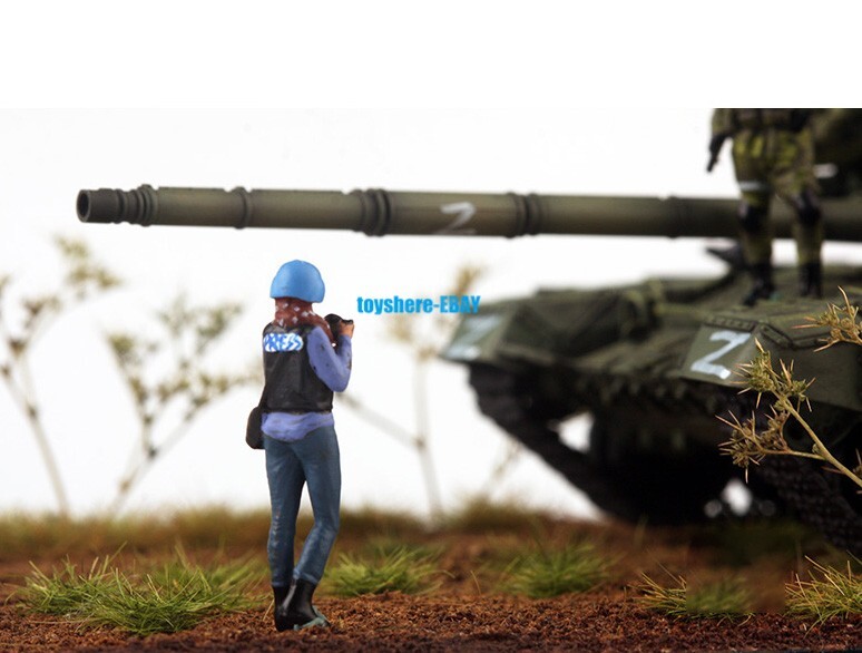 1/72 TANK WW2 War correspondent girl Soldier toy battlefield diorama in stock