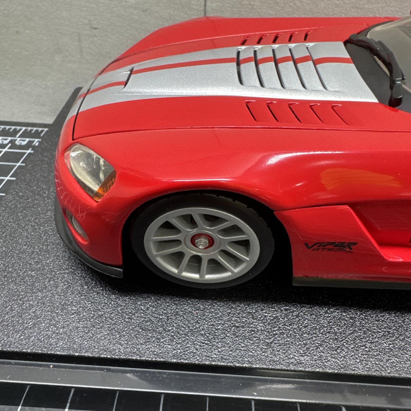 1/18 100% Hotwheels 2001 Dodge Viper GTS R Red No BOX D3