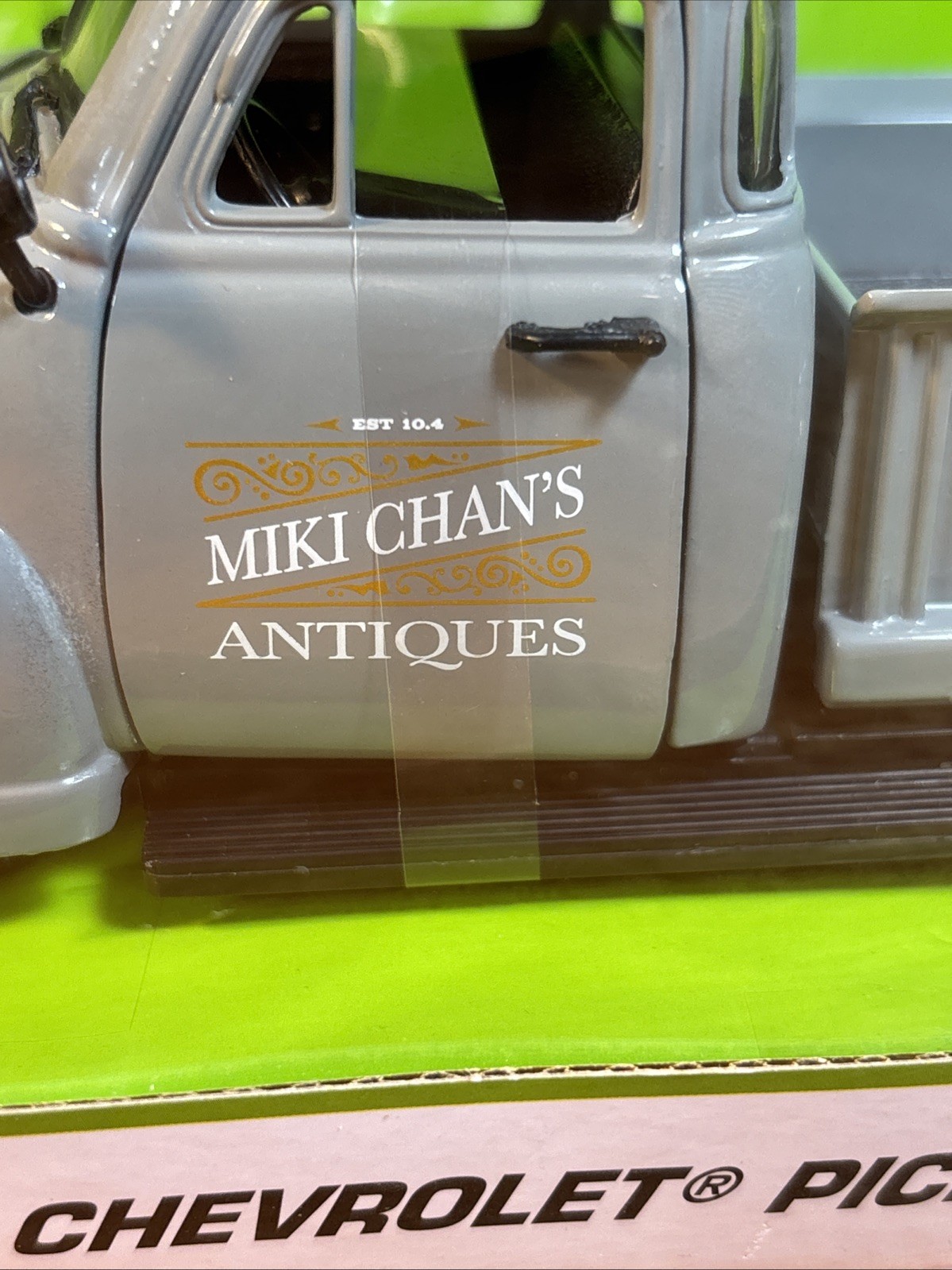 Jada ‘Just Trucks’ 1953 Chevrolet Pickup “Miki Chans Antiques” logo 1:24 Diecast