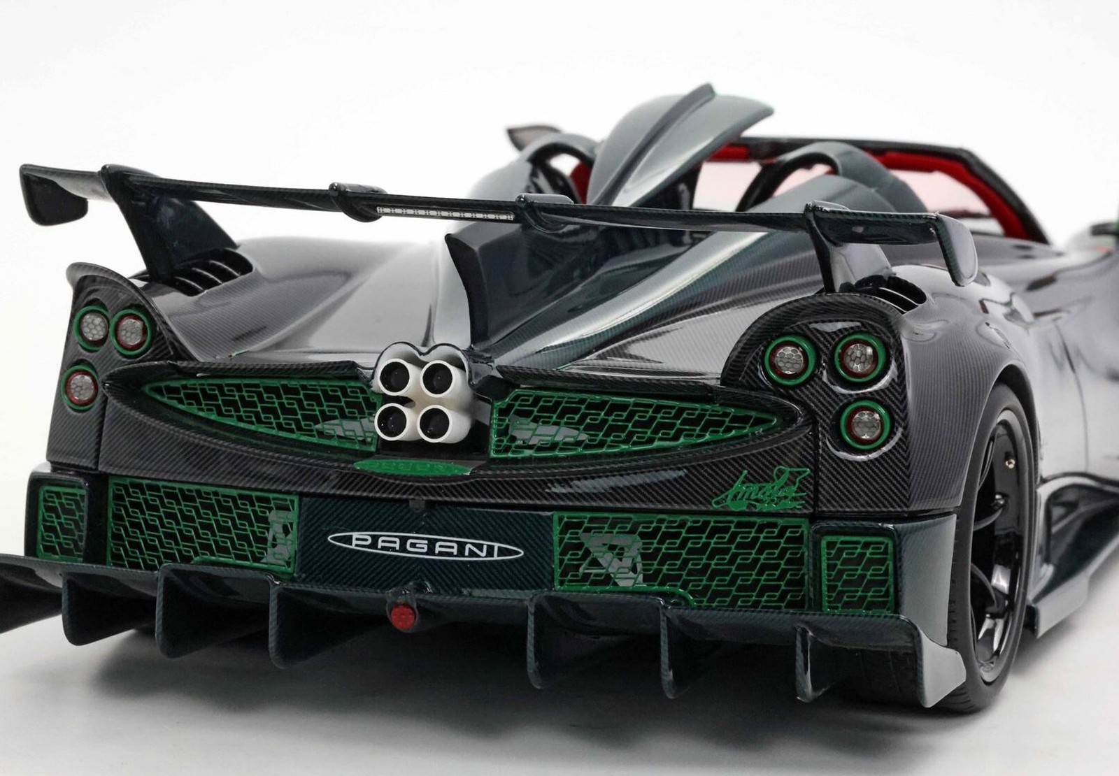 Pagani Imola Roadster Gloss carbon in 1:18 scale by BBR