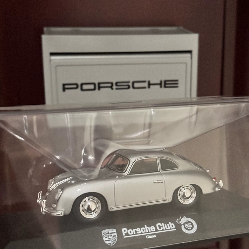 1:64 Diorama Induction Light Garage Model Key Holder Car Key Rack Display Model