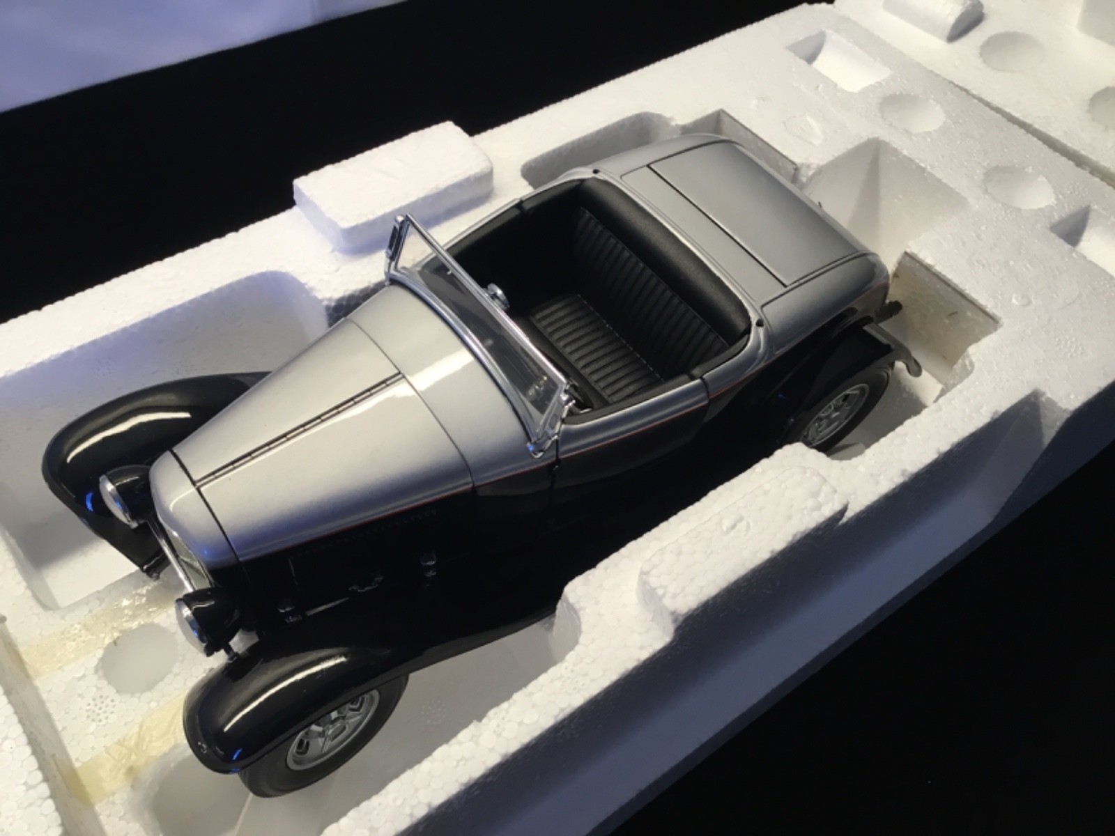 GMP 1:18 Diecast 1932 Ford Vintage Deuce #6 Fendered Highboy