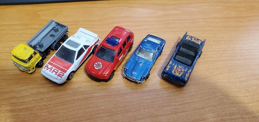 VARIOUS Lot Of 5 Cars 1/64 Scale Die Cast