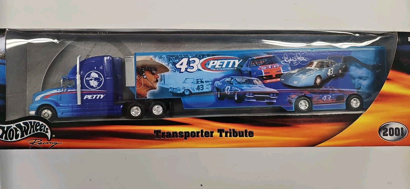 Richard Petty #43 2001 Hot Wheels Transporter Tribute