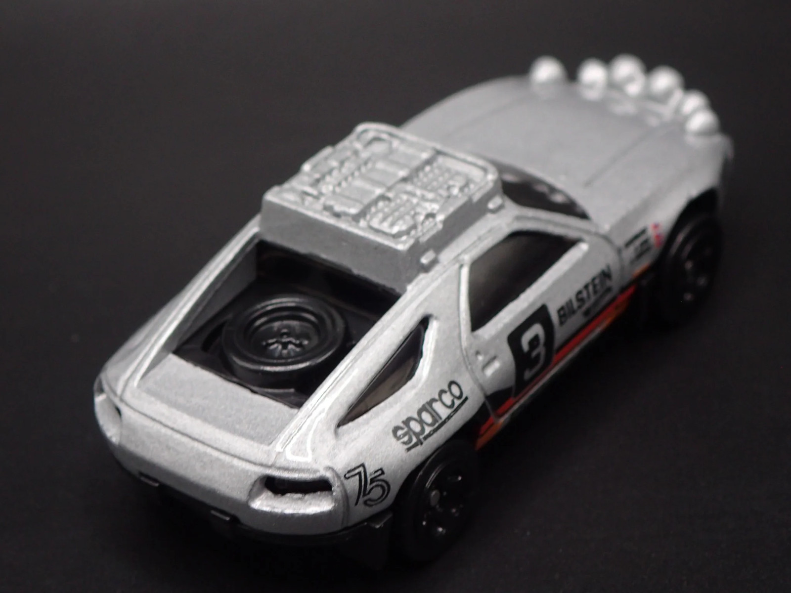 1977-1995 PORSCHE 928S SAFARI 1:64 SCALE COLLECTIBLE DIORAMA DIECAST MODEL CAR