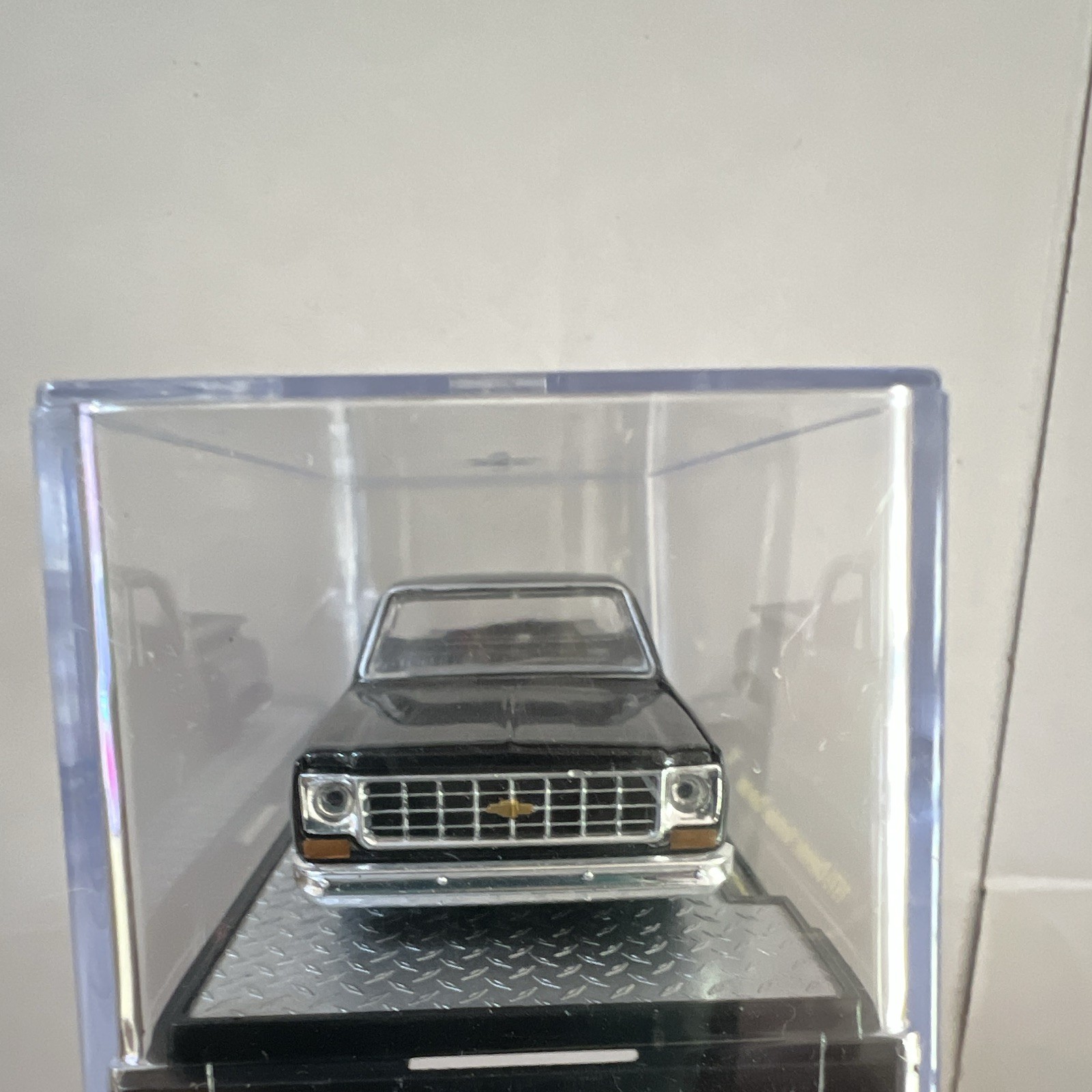 M2 1979 Chevrolet Scottsdale Black Diecast Pickup Truck Model w/ Case 1:64