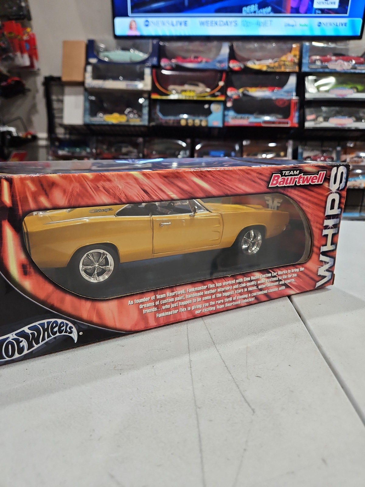 1/18 Hot Wheels 1969 Dodge Charger Team Baurtwell Whips Funkmaster Flex NIB